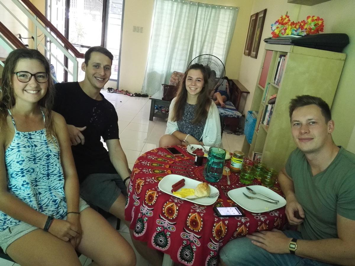 Happy To Mingle Airport Hostel Manila Paranaque City Buitenkant foto